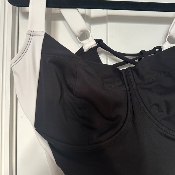 TA3 Lifty Contour Black & White Swim Suit - Picture 7 of 9